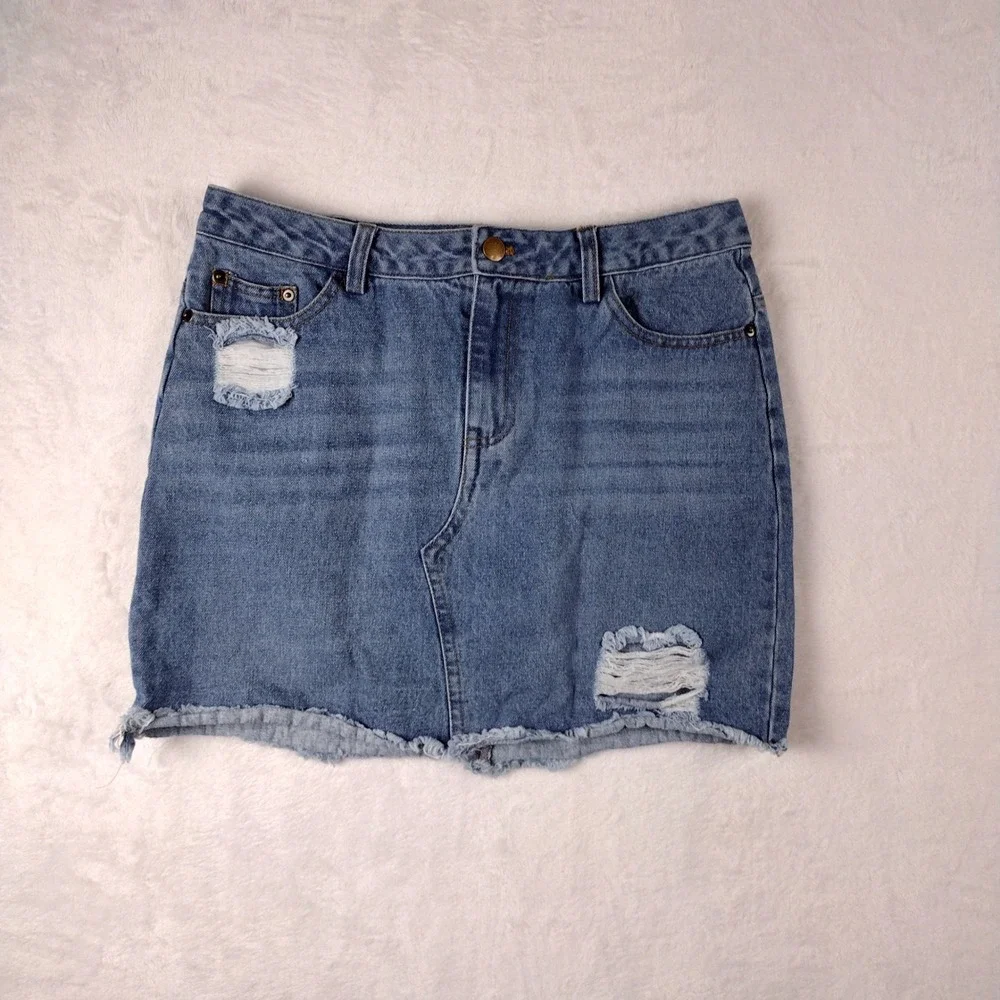 Forever 21 Contemporary Blue Distressed Denim Mini Skirt Raw Hem Womens Medium‎